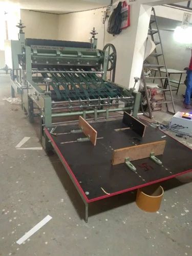 Automatic paper roll to sheet cutting machine for non woven